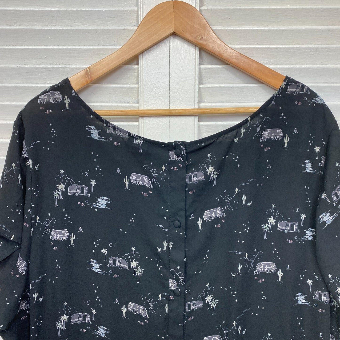 Torrid Top Size 3 20 22 Black Short Sleeve Caravan