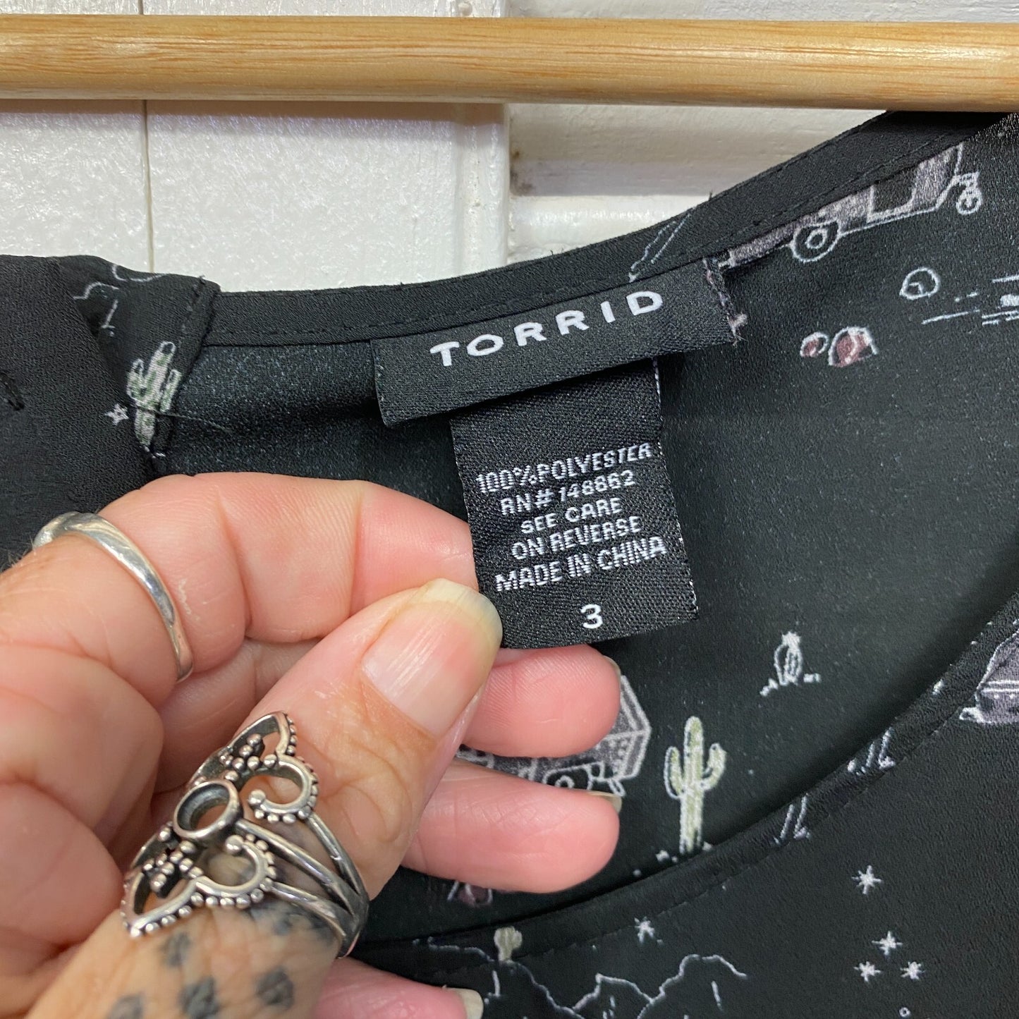 Torrid Top Size 3 20 22 Black Short Sleeve Caravan