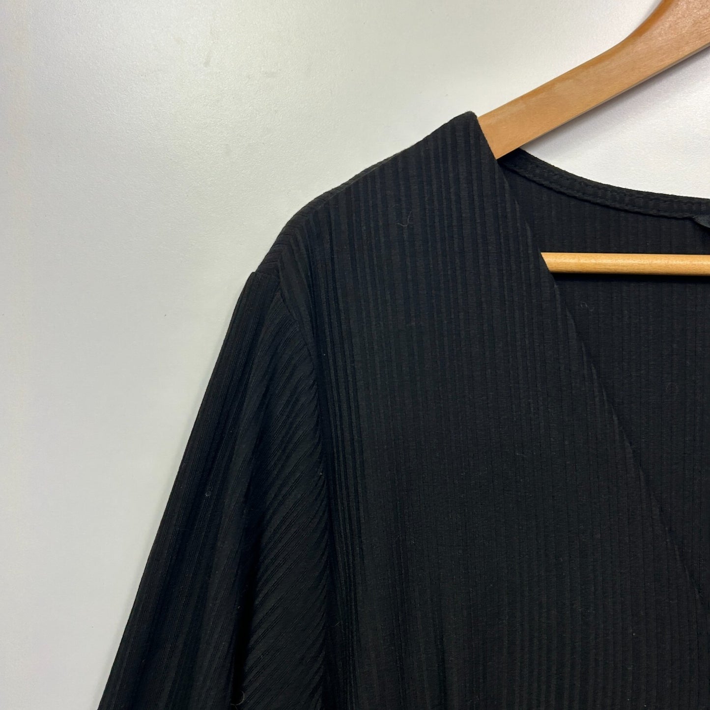 Beme Top Size 18 Medium Plus Black Long Sleeve V Neck