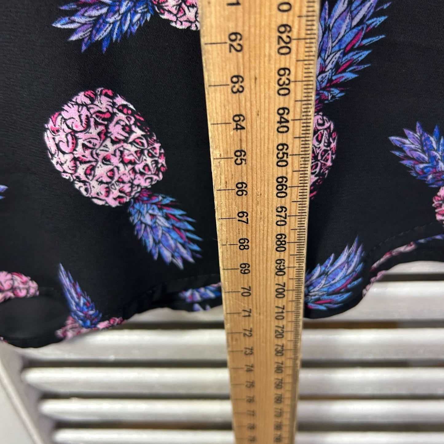 Torrid Top Size 3 20 22 Short Sleeve Black Pineapple