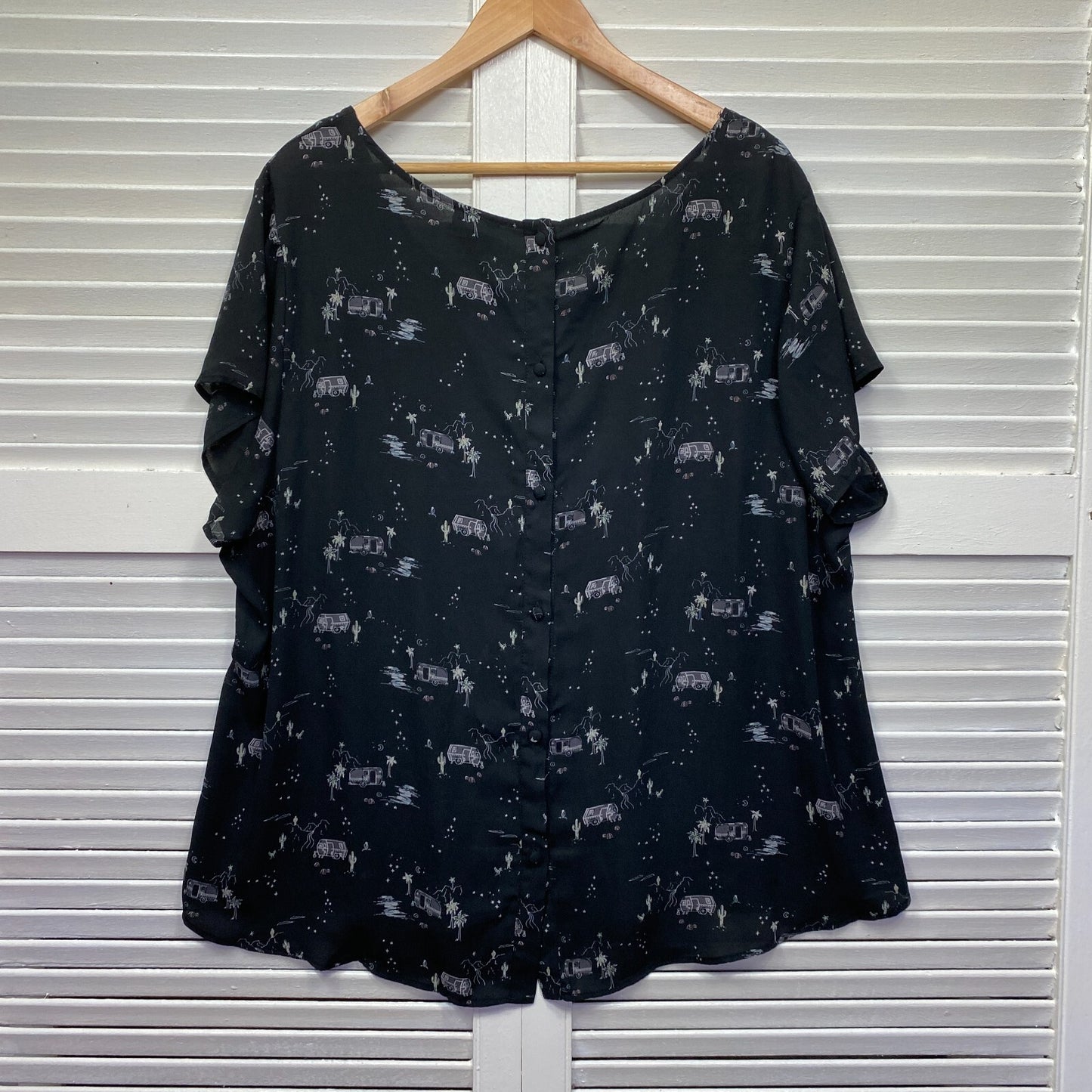 Torrid Top Size 3 20 22 Black Short Sleeve Caravan