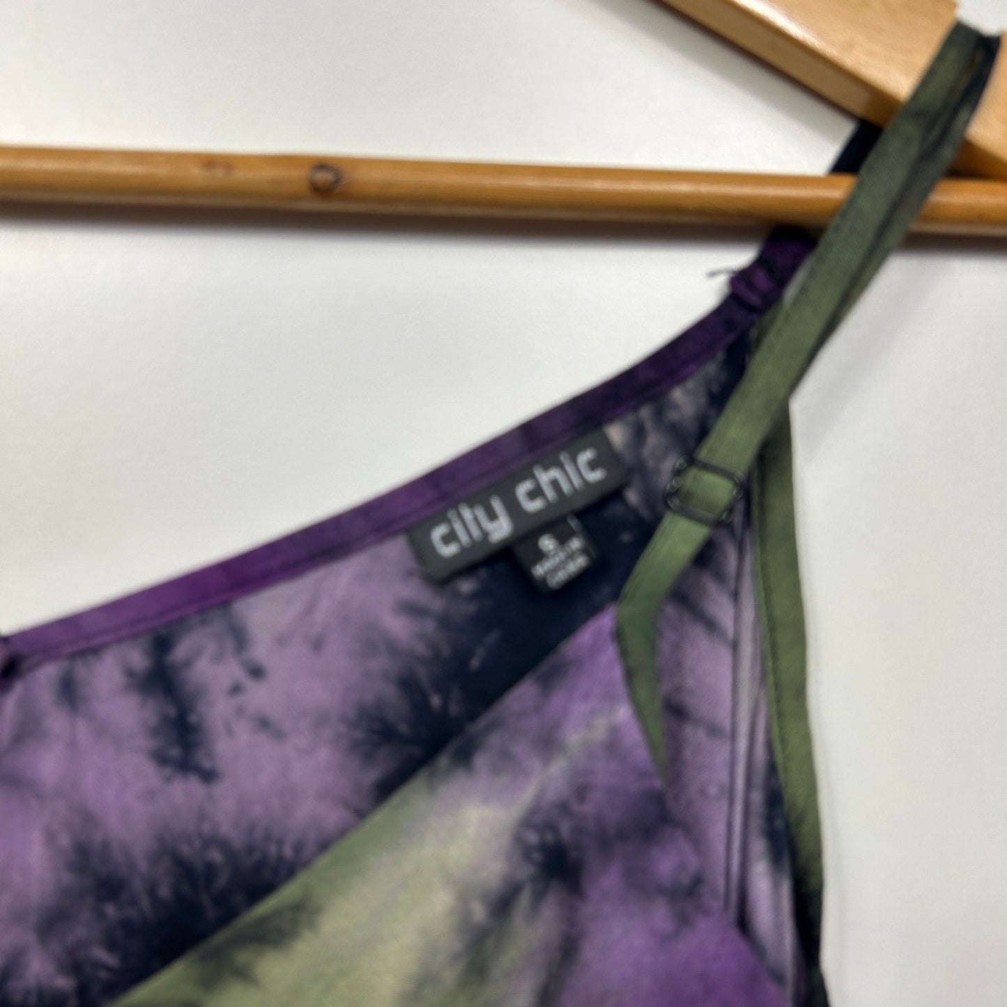 City Chic Top Size 16 Small Purple Green Tie Dye Sleeveless 100% Viscose