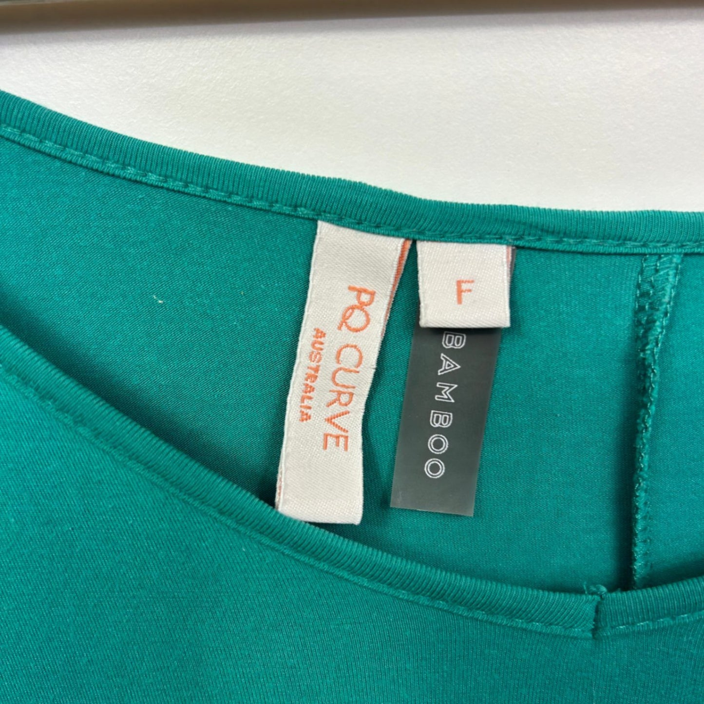 PQ Collection Curve Tunic Top One Size Green Solid Batwing Bamboo