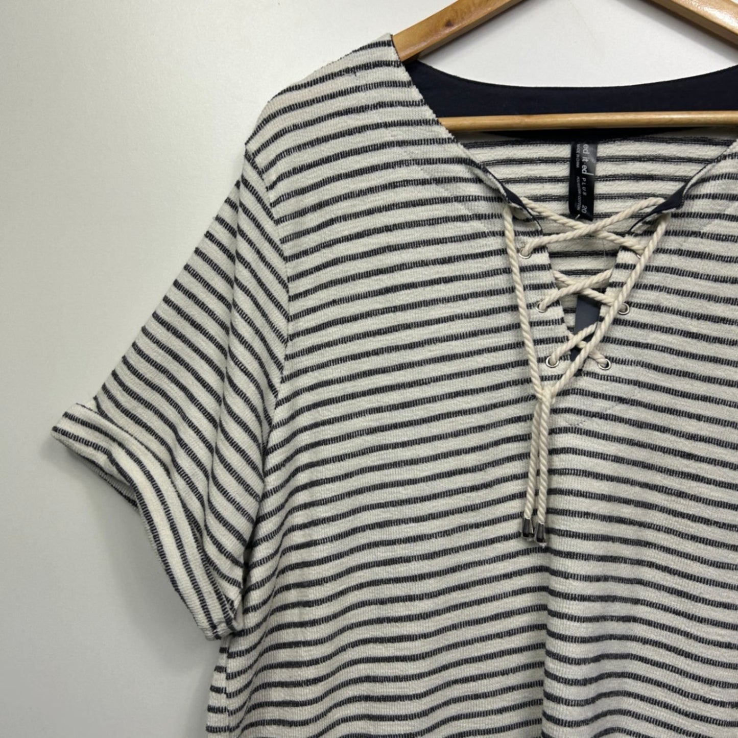 edited Top Size 20 Black White Polyester Cotton Blend Short Casual Striped
