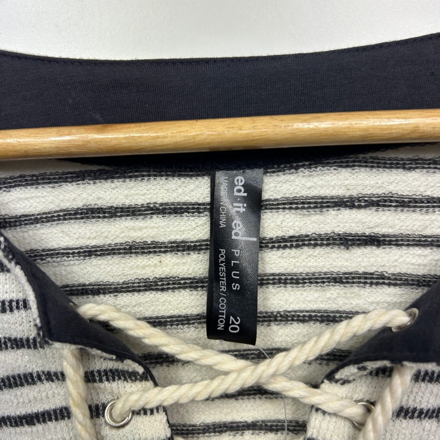edited Top Size 20 Black White Polyester Cotton Blend Short Casual Striped