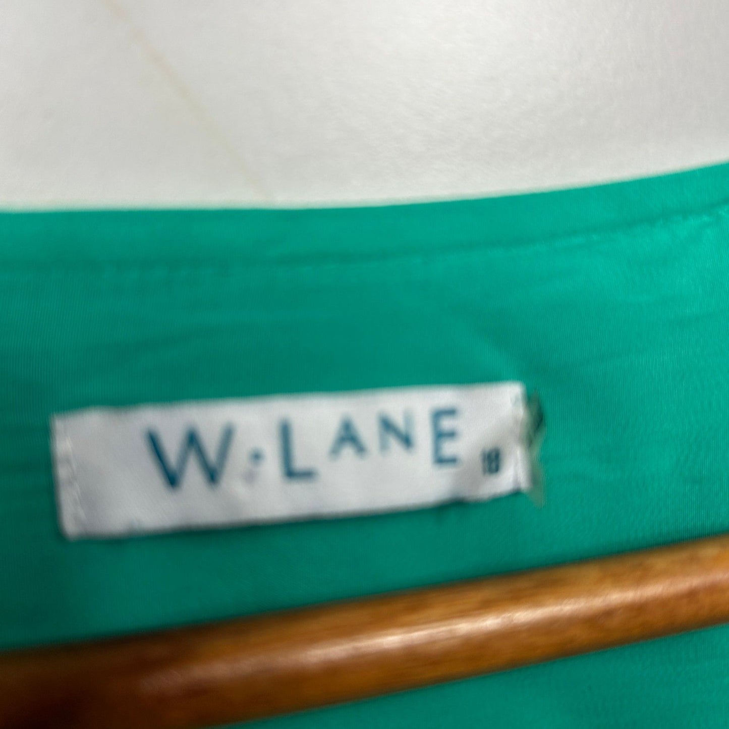 W Lane Top Size 18 Green Solid Long Sleeve Pleated Polyester