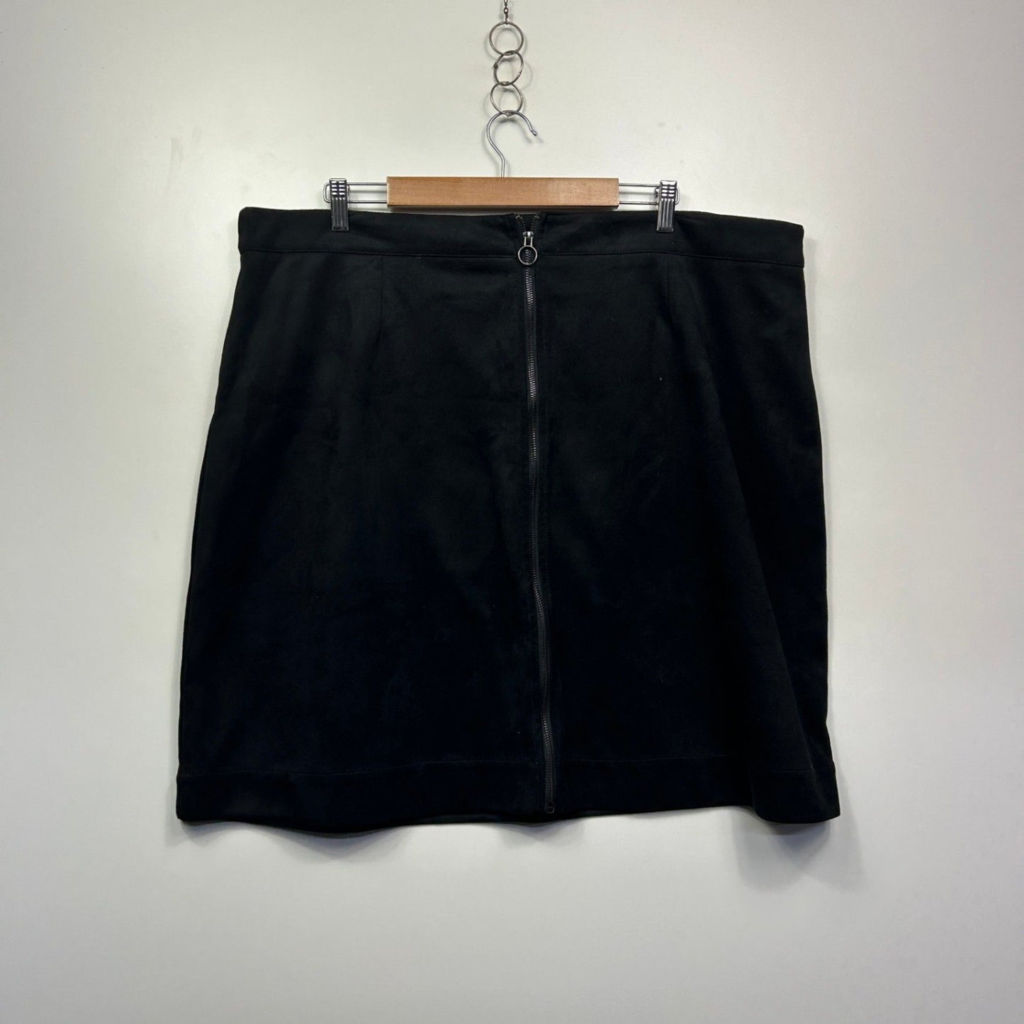 Avella Black Straight Skirt Short Length Size 22 Plus New