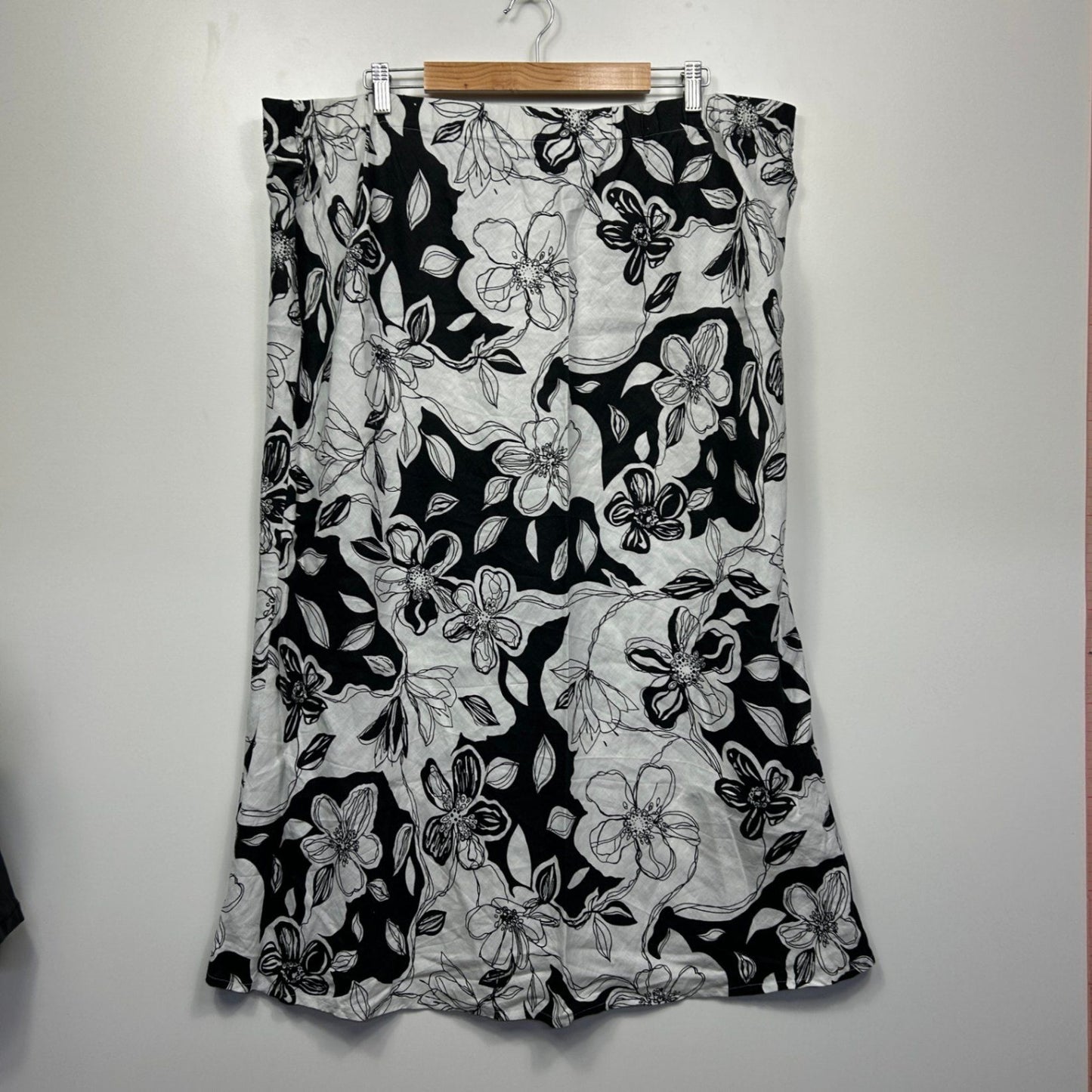 Target Midi Skirt Size 26 Black White Floral Sleeveless Pure Linen