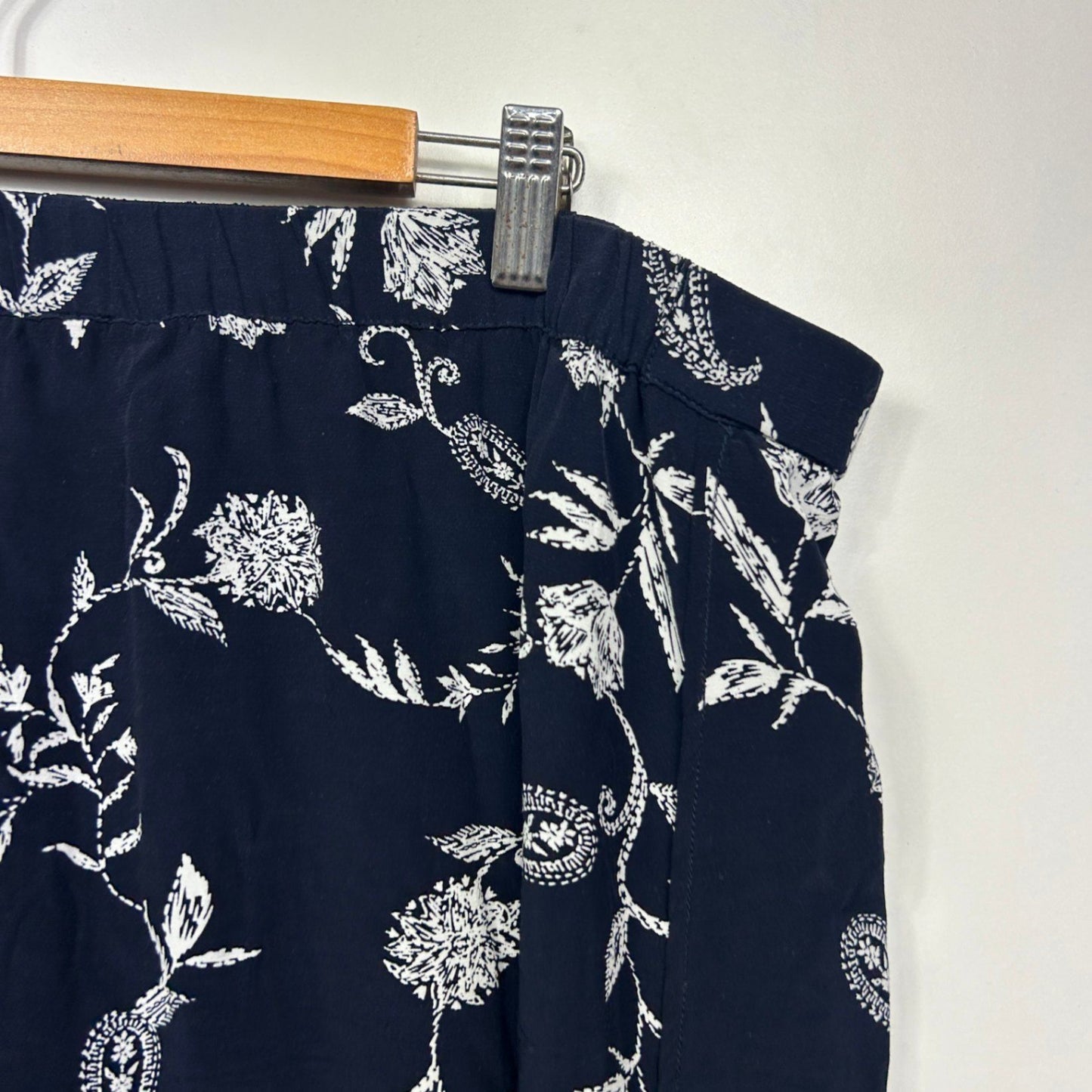 Sussan Skirt Size 18 Navy Viscose Floral Midi Length Elastic Waist