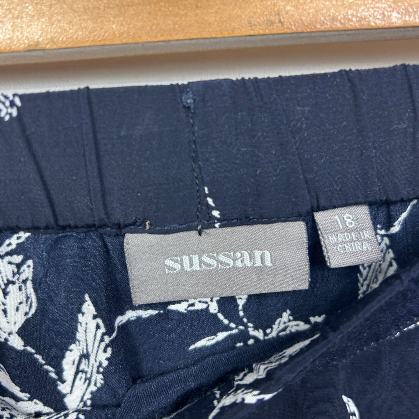 Sussan Skirt Size 18 Navy Viscose Floral Midi Length Elastic Waist