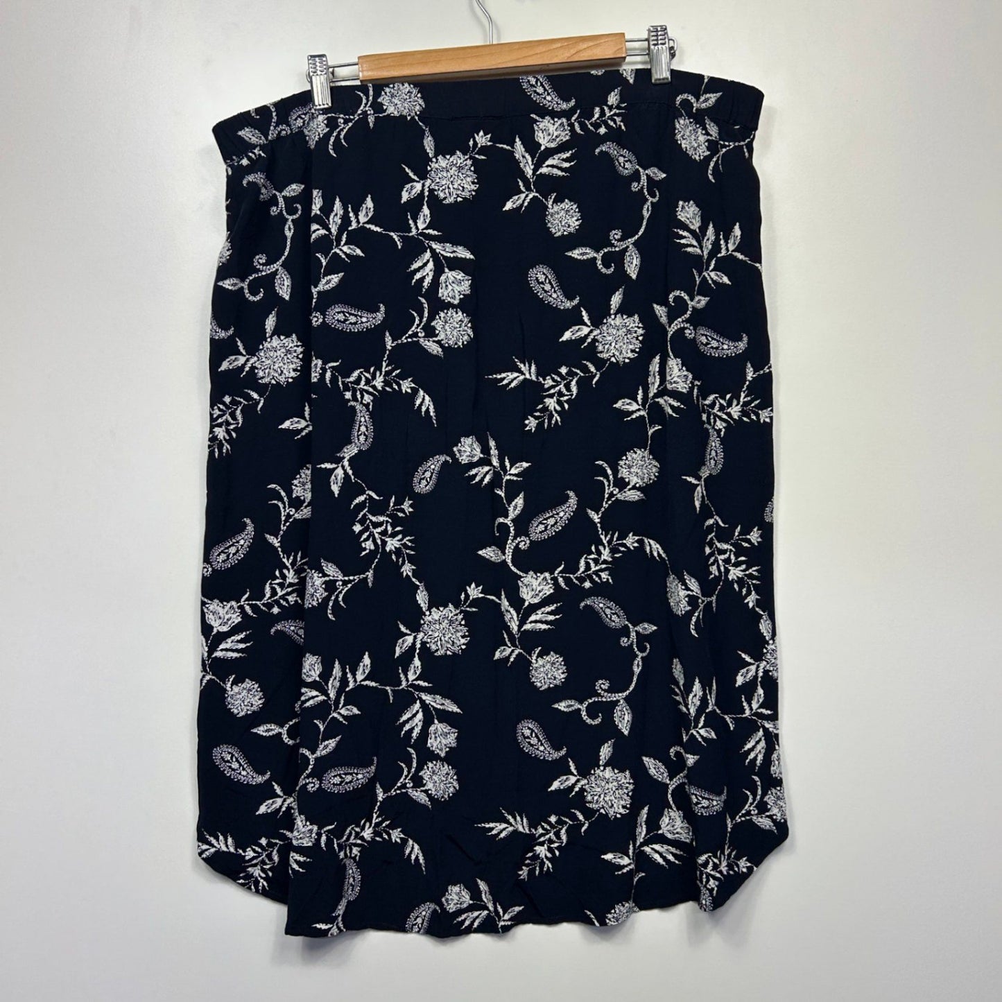 Sussan Skirt Size 18 Navy Viscose Floral Midi Length Elastic Waist