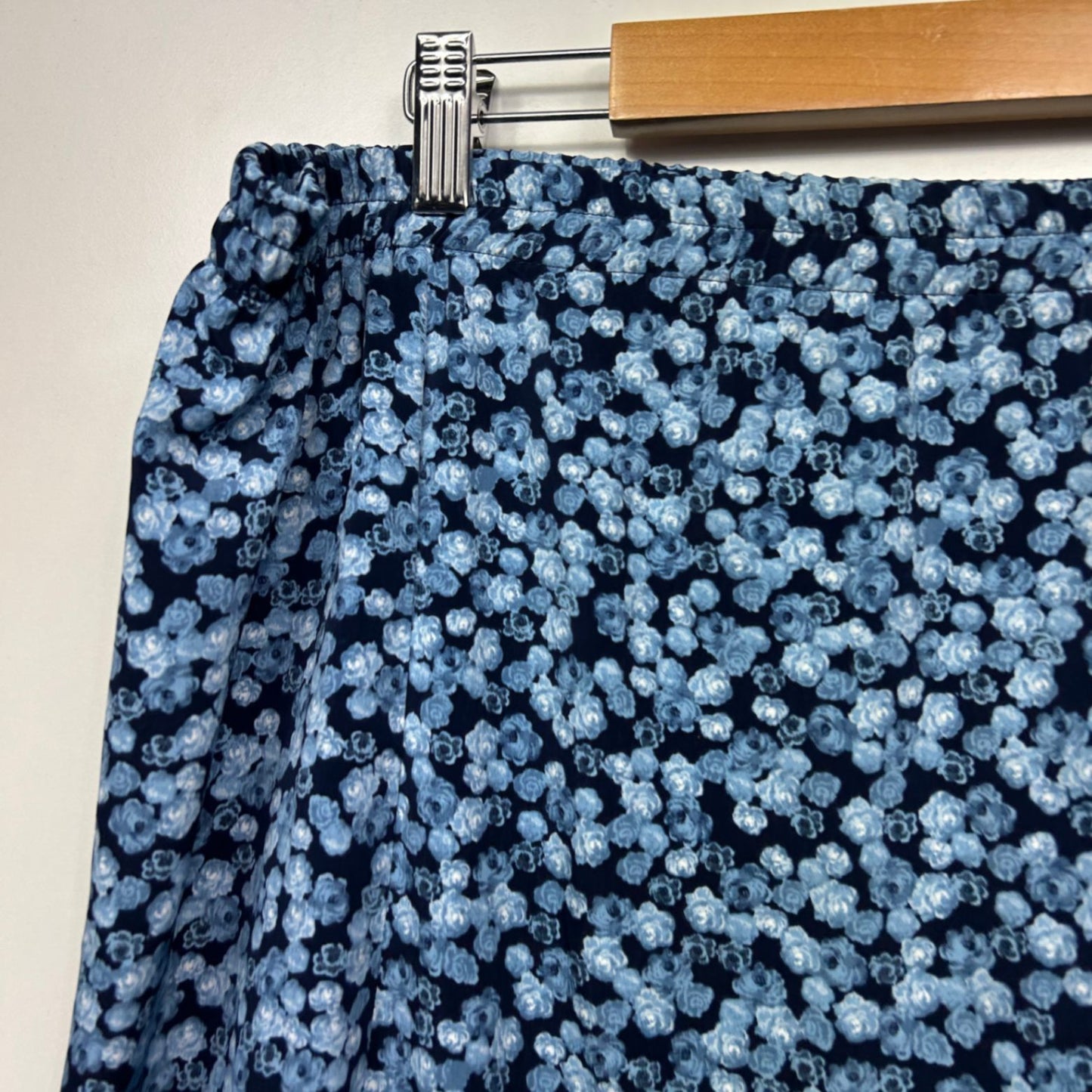 Hodgson Skirt Blue Polyester Midi Elastic Waistband Floral Skirt Size 20 Plus