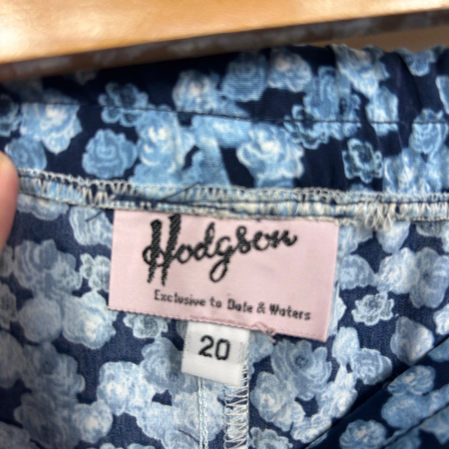 Hodgson Skirt Blue Polyester Midi Elastic Waistband Floral Skirt Size 20 Plus