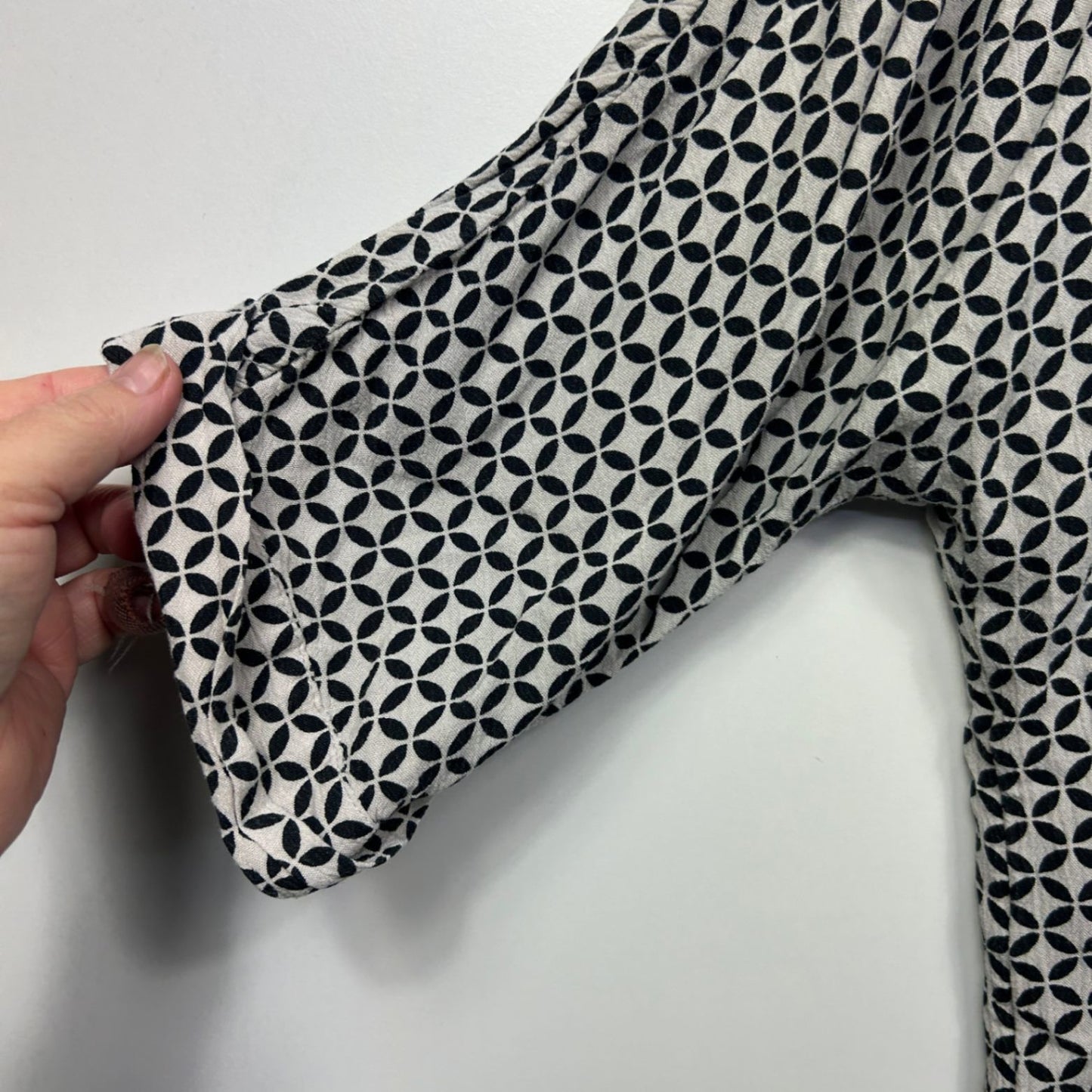 Anko Top Black White Viscose Long Sleeve Blouse Size 14