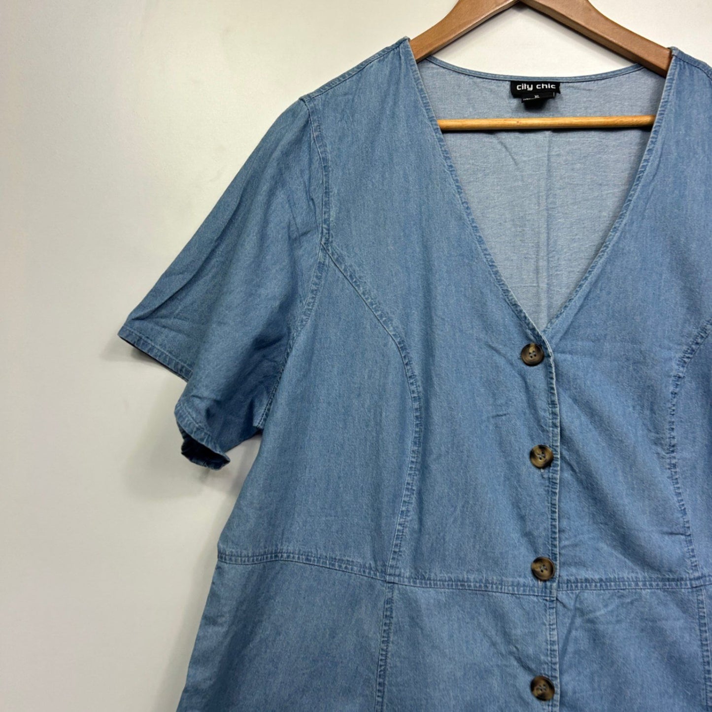 City Chic Short Sleeve Dress Size 22 XL Plus Blue Chambray V Neck
