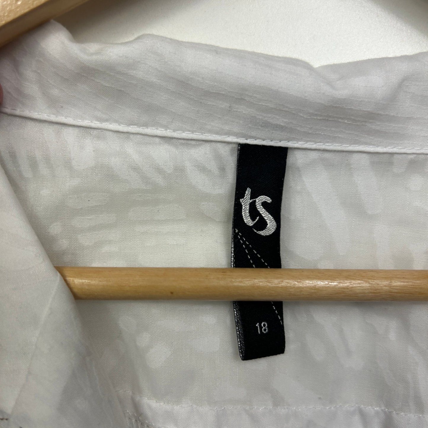 Taking Shape Top Size 18 Plus White Button Up Roll Tab Sleeve Ruched Cotton Blend