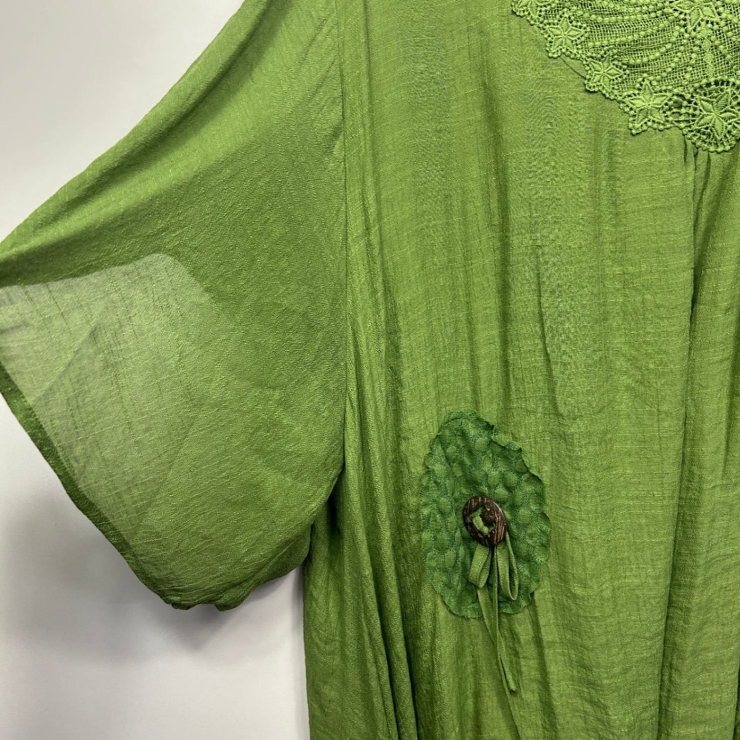 Curvaceous Green Rayon Short Sleeve V-Neck Tunic Top Size 24 26 3XL