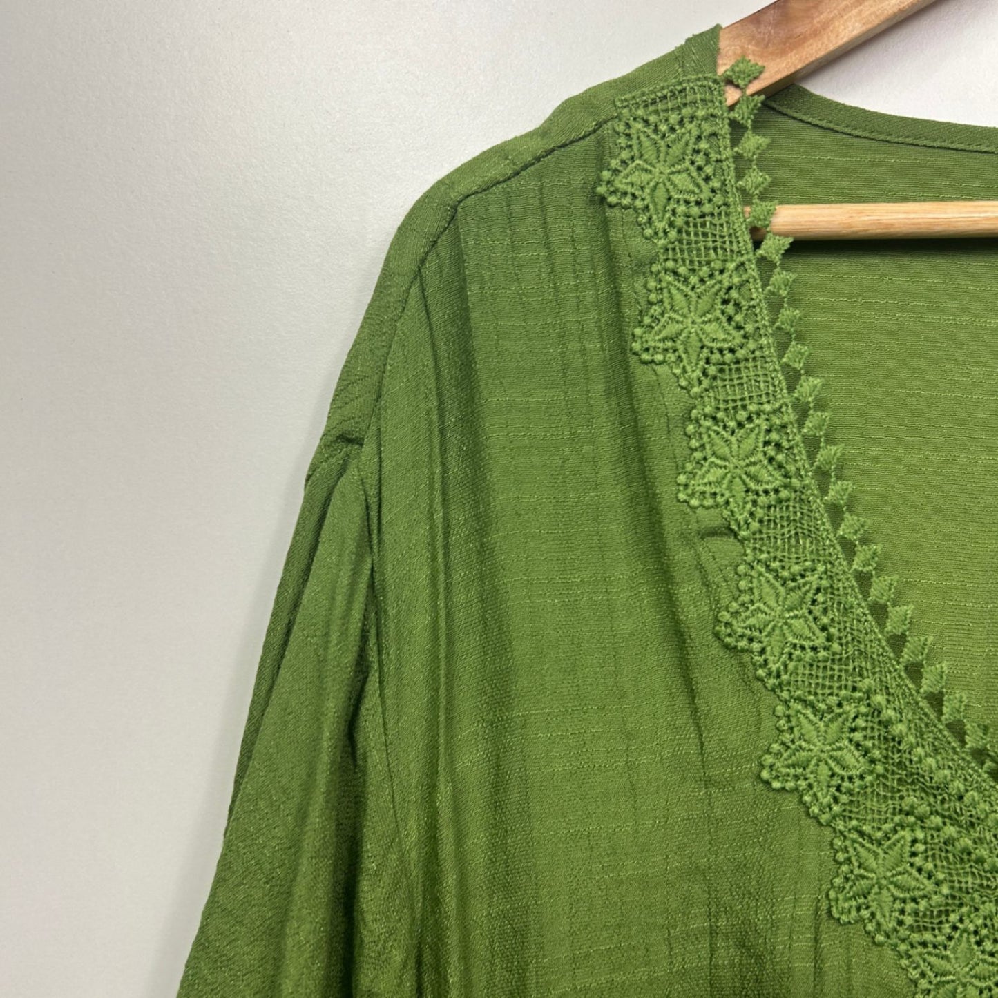 Curvaceous Green Rayon Short Sleeve V-Neck Tunic Top Size 24 26 3XL