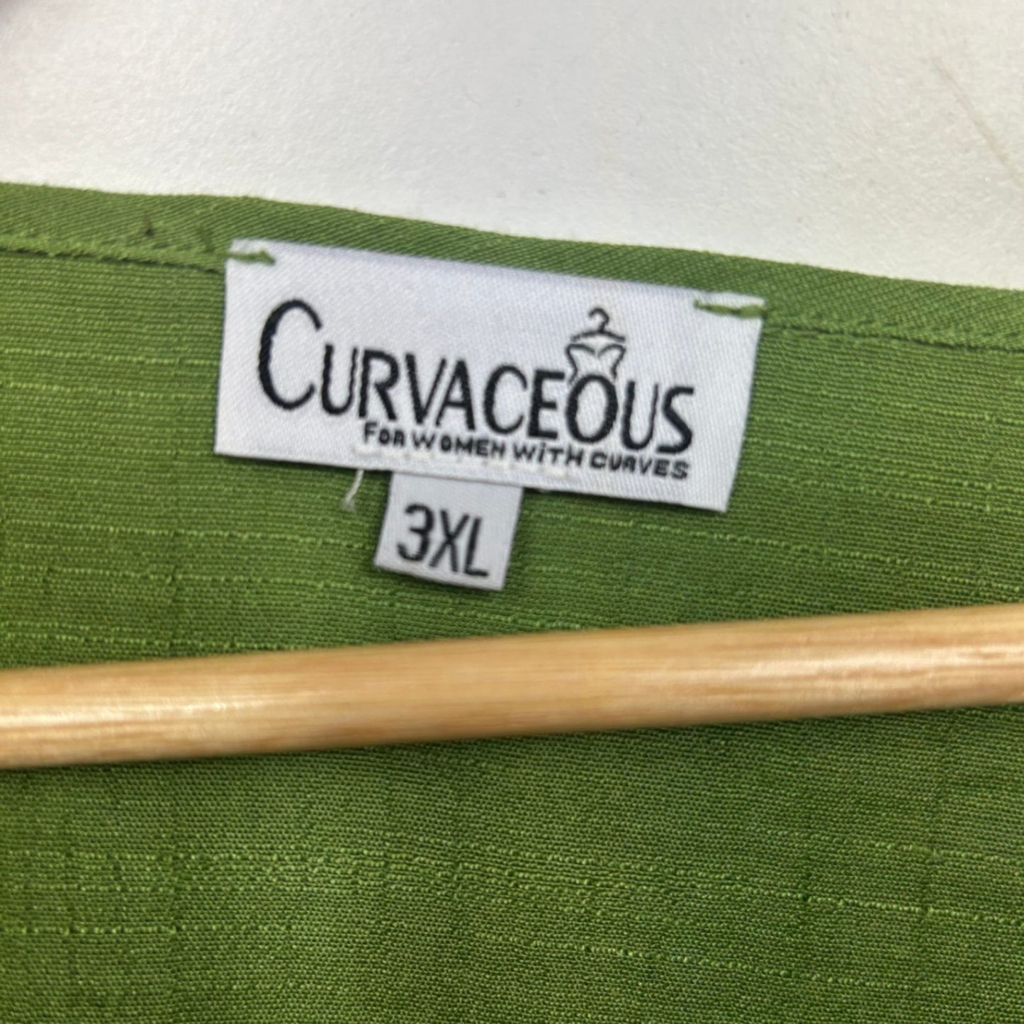 Curvaceous Green Rayon Short Sleeve V-Neck Tunic Top Size 24 26 3XL