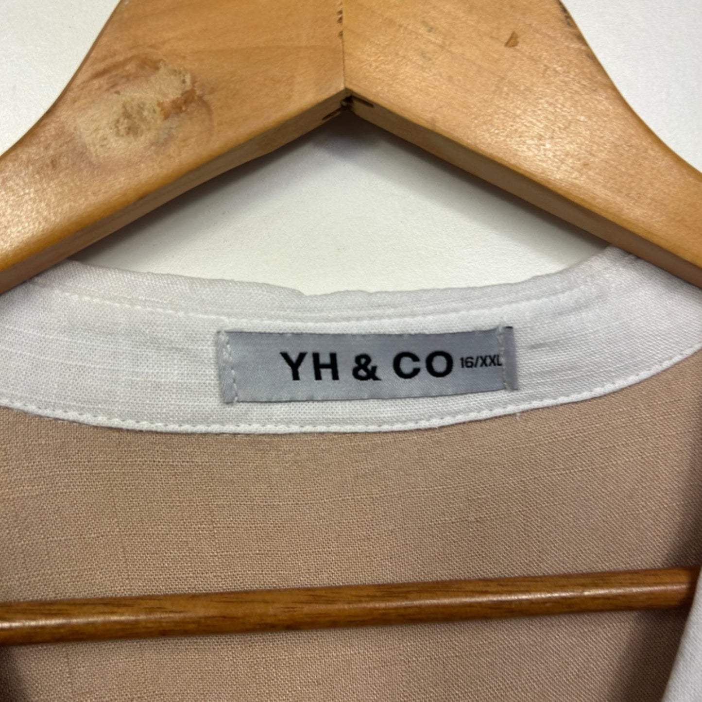 YH & Co Button-Up Shirt Size 16/XXL White Tan Colourblock Short Sleeve