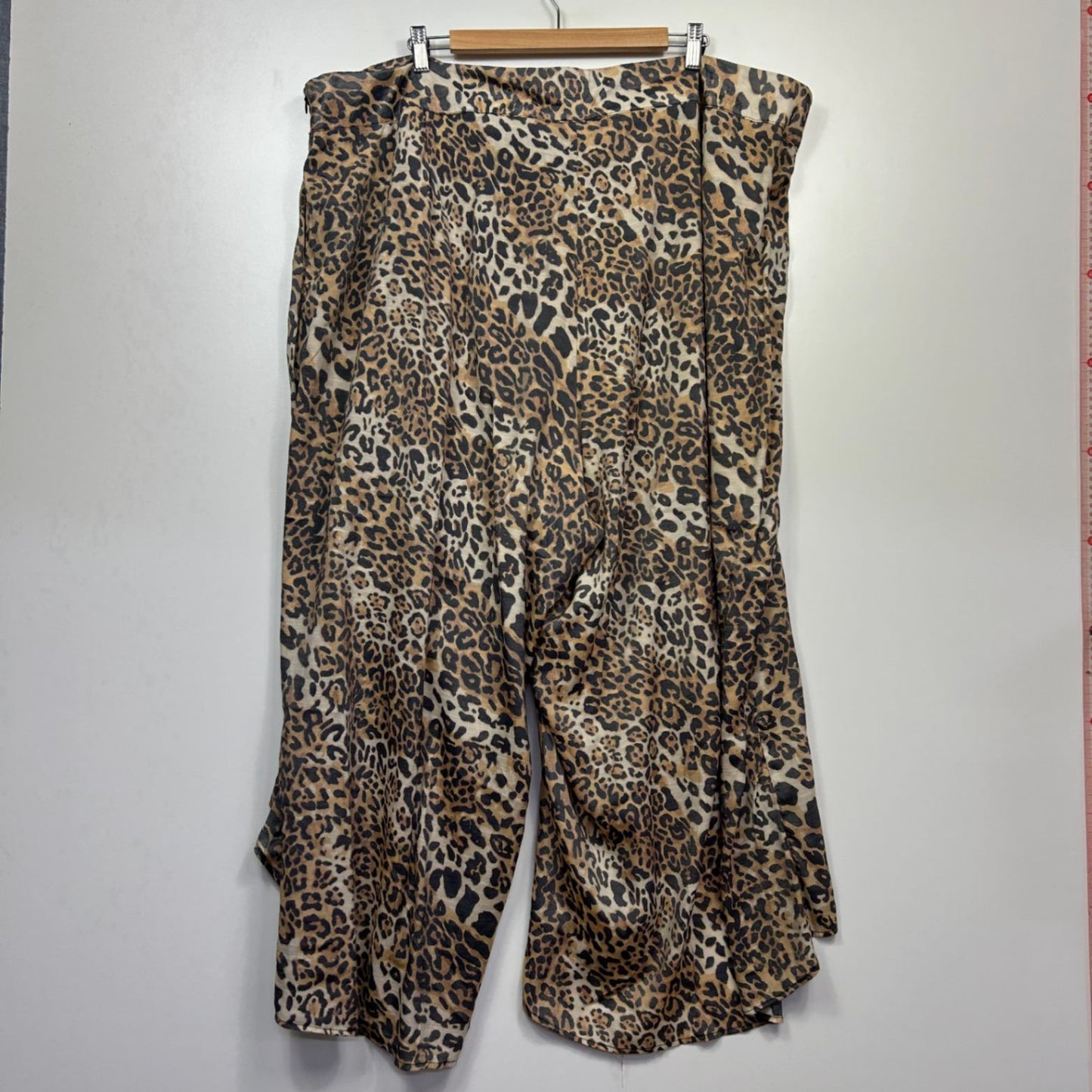 Beme Pants Size 26 Plus Cheetah Animal Print Front Wrap Wide Legs New