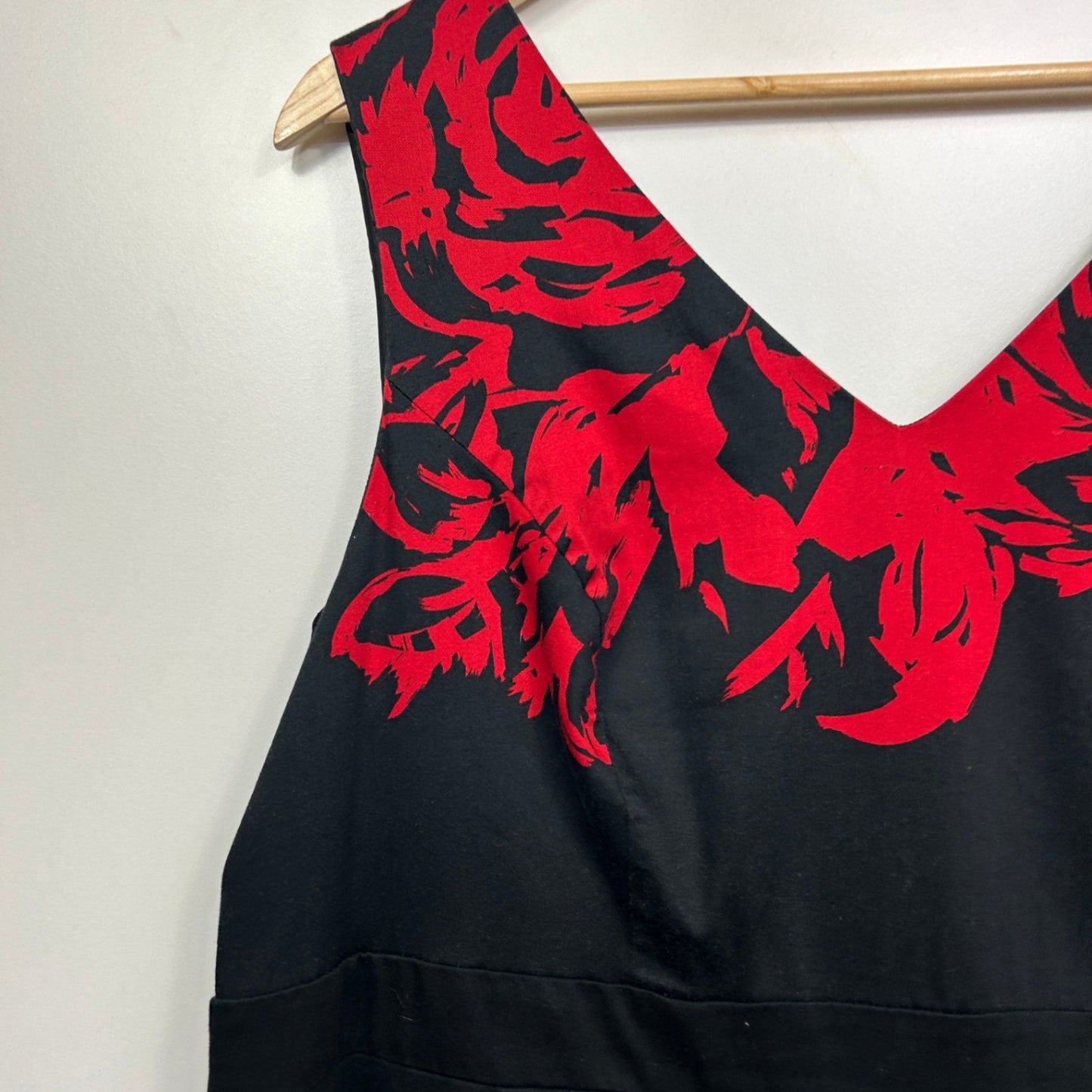 Autograph Sleeveless Fit and Flare Dress Size 20 Plus Red Black Floral Knee Length