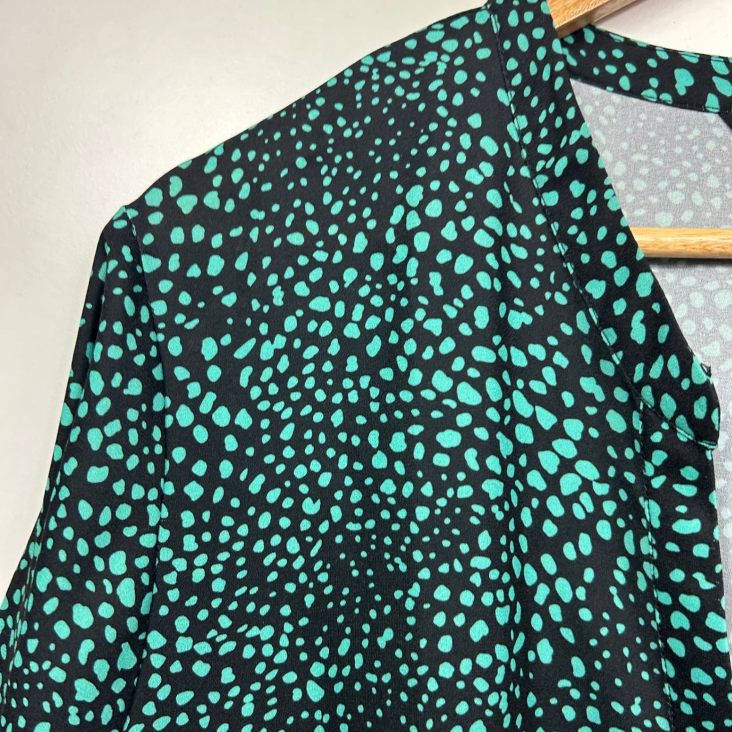 Sara Tunic Top Size 26 Plus Green Roll Tab Sleeve Button Up