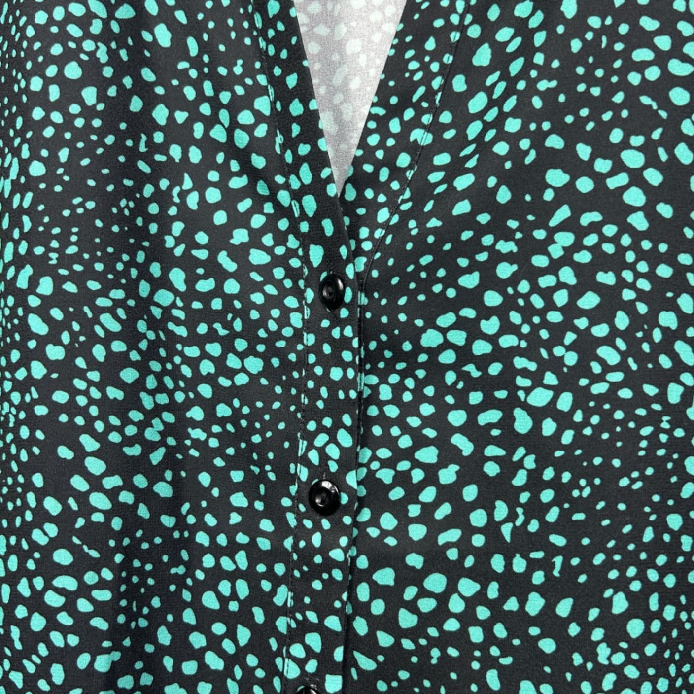 Sara Tunic Top Size 26 Plus Green Roll Tab Sleeve Button Up