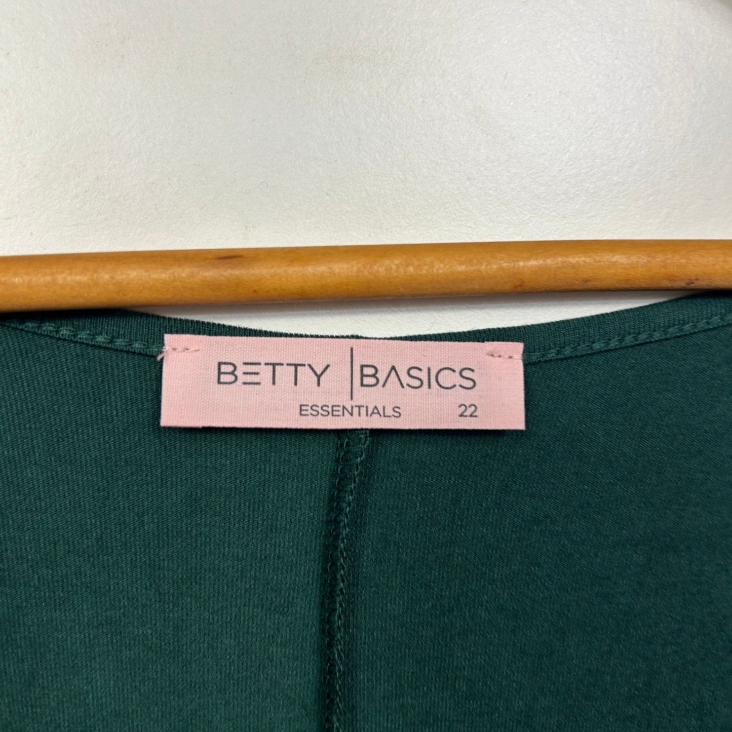 Betty Basics Batwing Top Size 22 Green Viscose Blend Short Sleeve