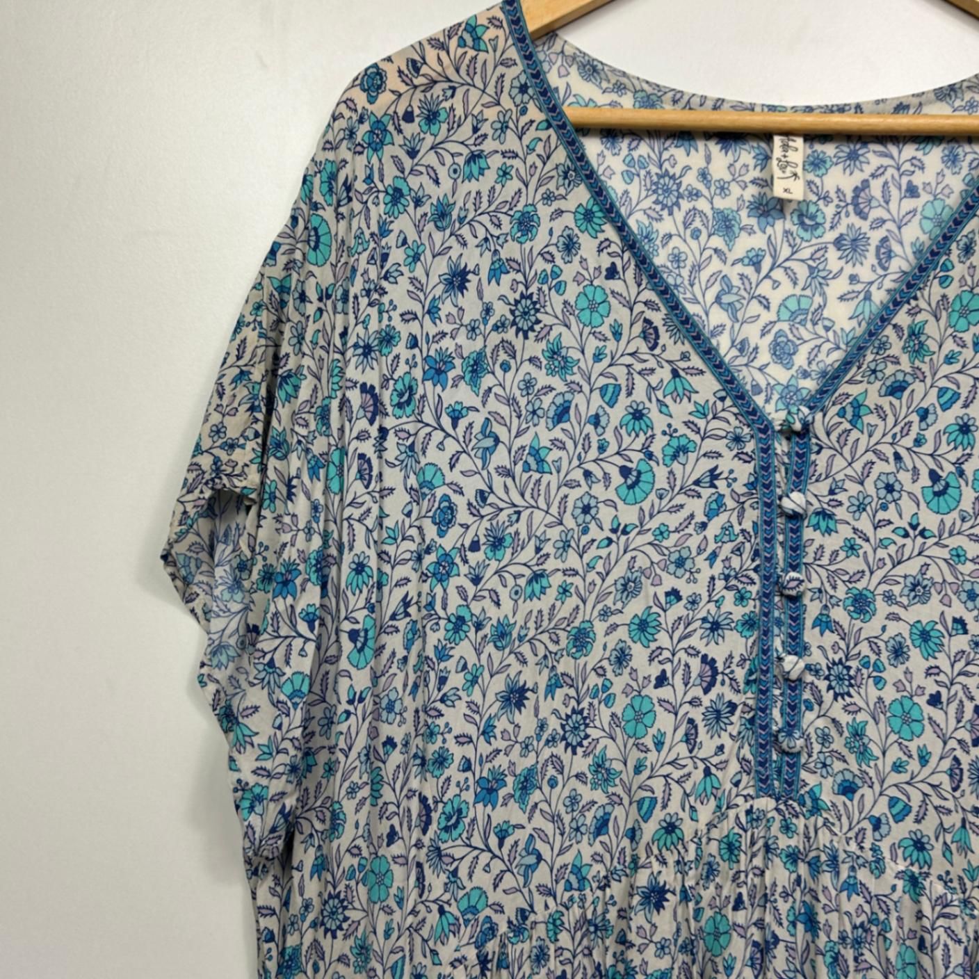 Ada & Lou Maxi Boho Dress Size 22 XL Plus Blue Floral Midi Length Rayon Pockets
