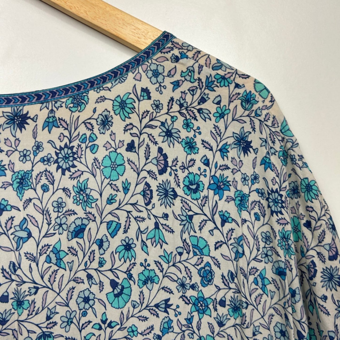 Ada & Lou Maxi Boho Dress Size 22 XL Plus Blue Floral Midi Length Rayon Pockets