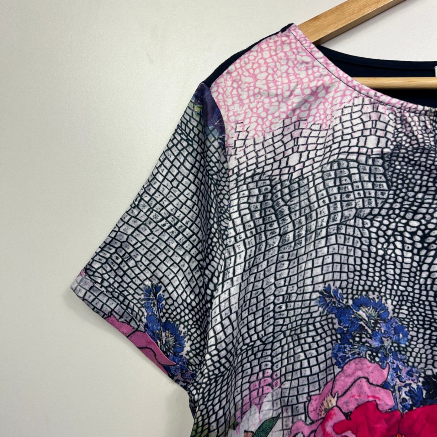 W Lane Short Sleeve Top Size 14 Floral Navy Multicoloured
