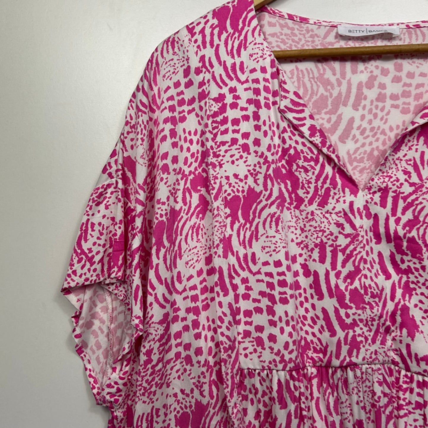Betty Basics Top Size 22 Plus Pink White Short Sleeve Viscose