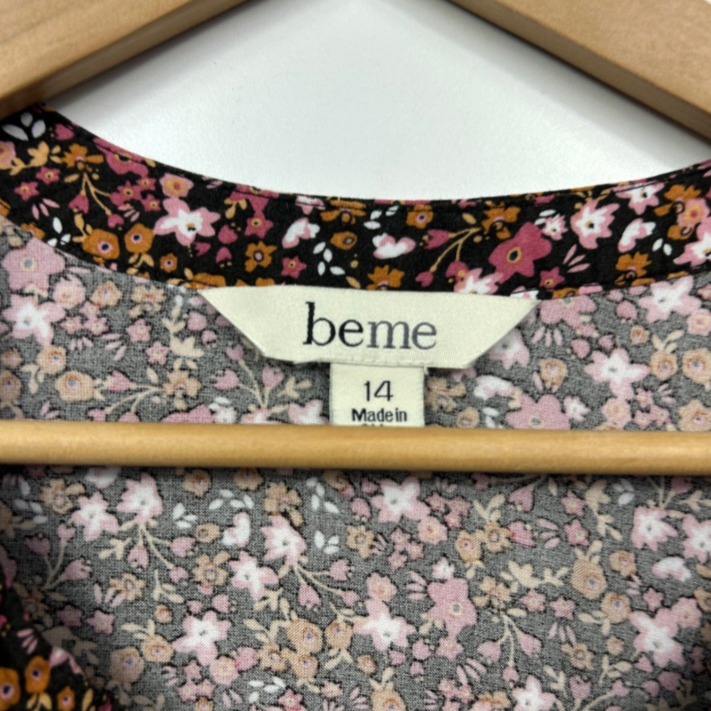 Beme Tunic Tops Size 14 Plus Floral Roll Tab Sleeve Crochet Trim
