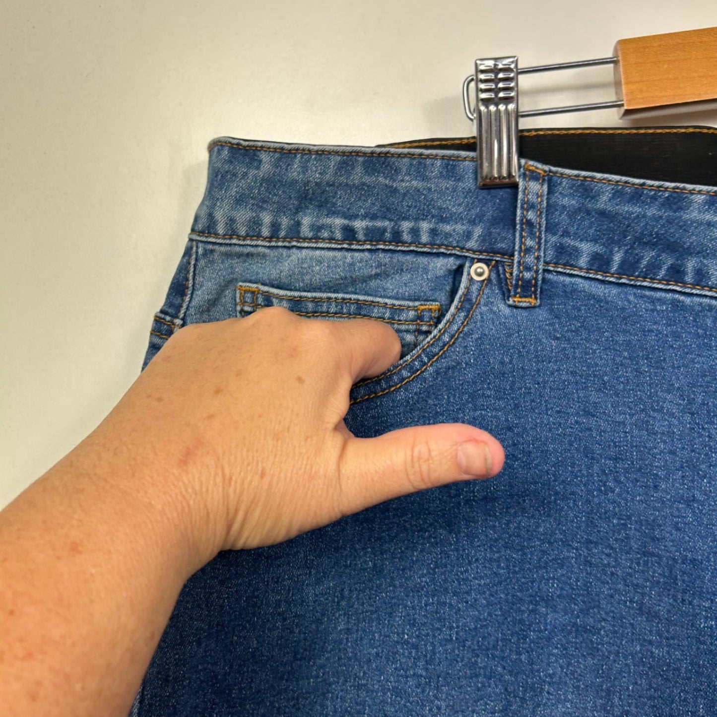 Beme Cropped Denim Pants Jeans Size 22 Blue Pockets Elastic Waist Zip Fly