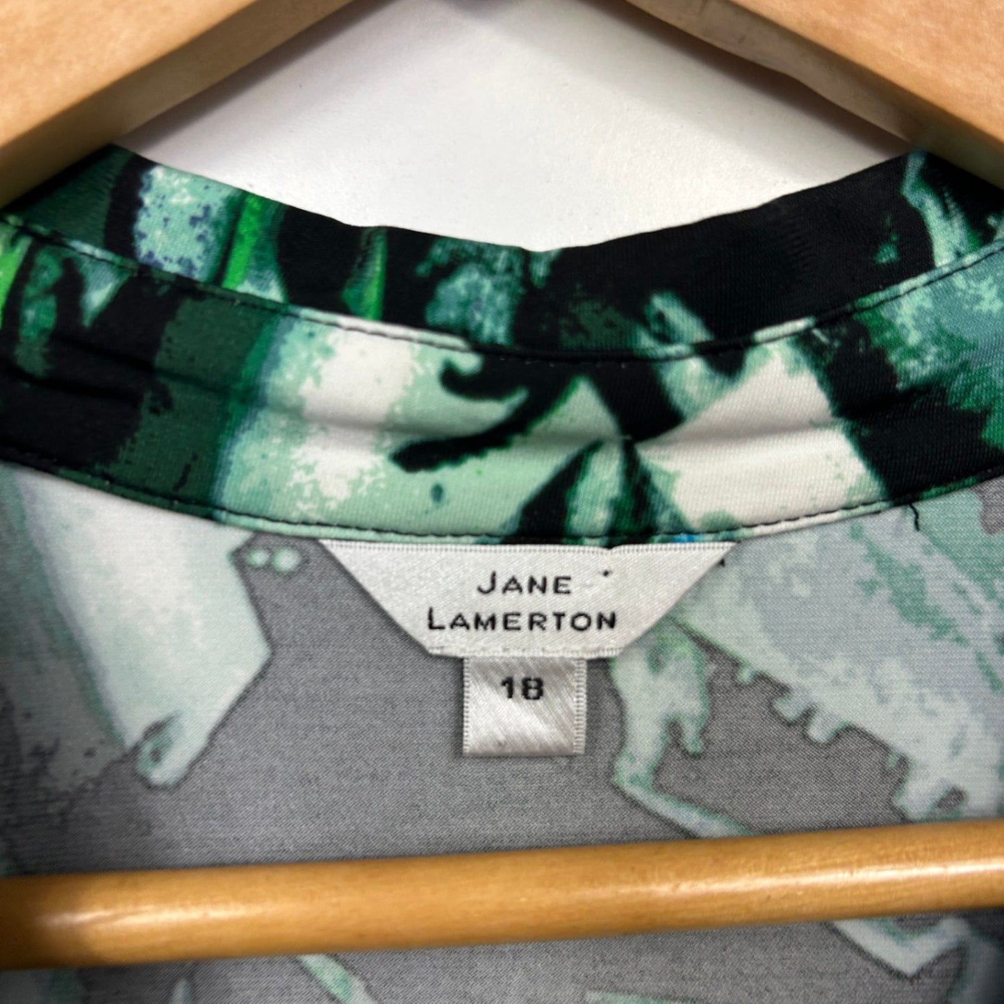 Jane Lamerton Top Size 18 Green Floral Long Sleeve Collared V Neck