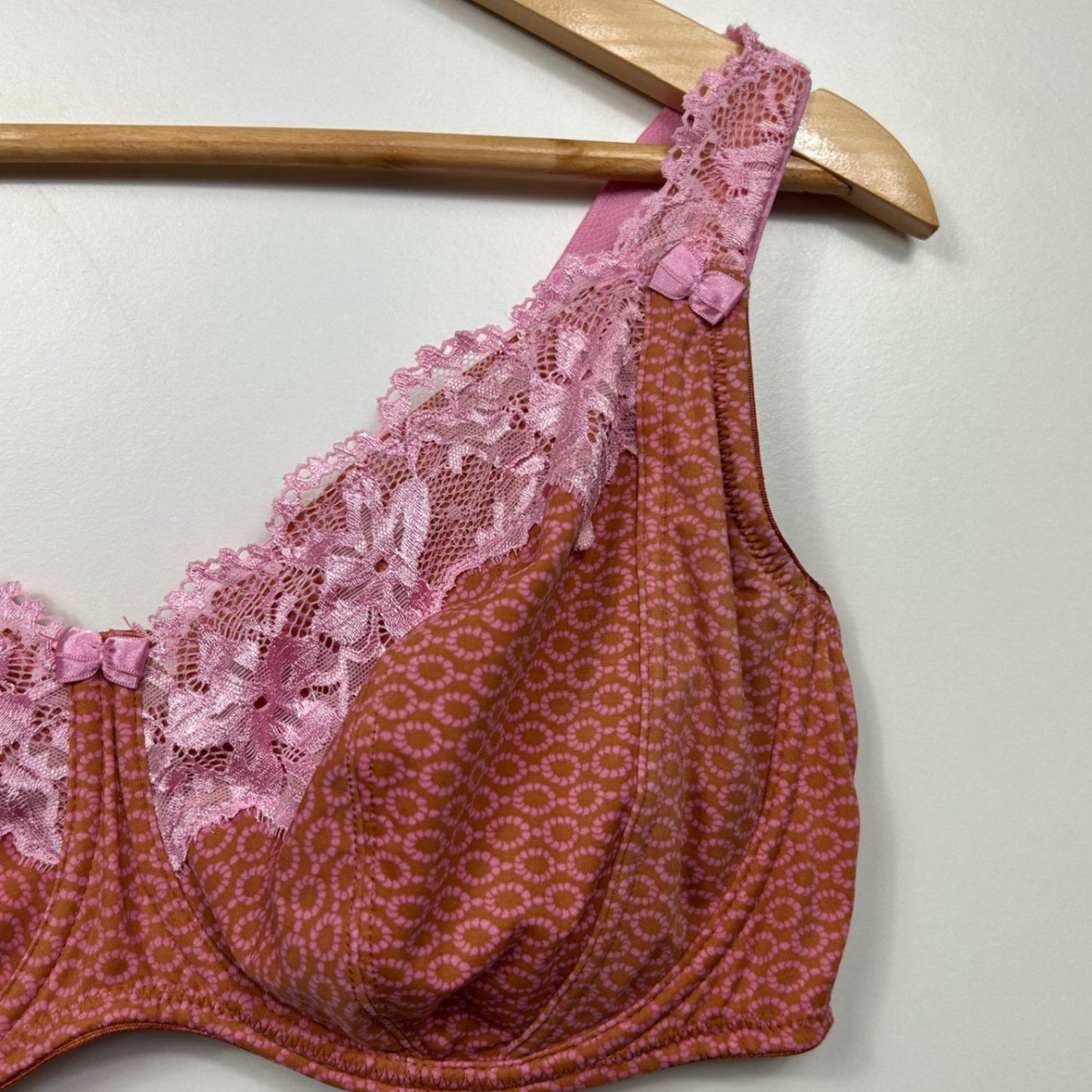 Bras n Things Full Cup Underwire Lace Trim Bra 22D Pink