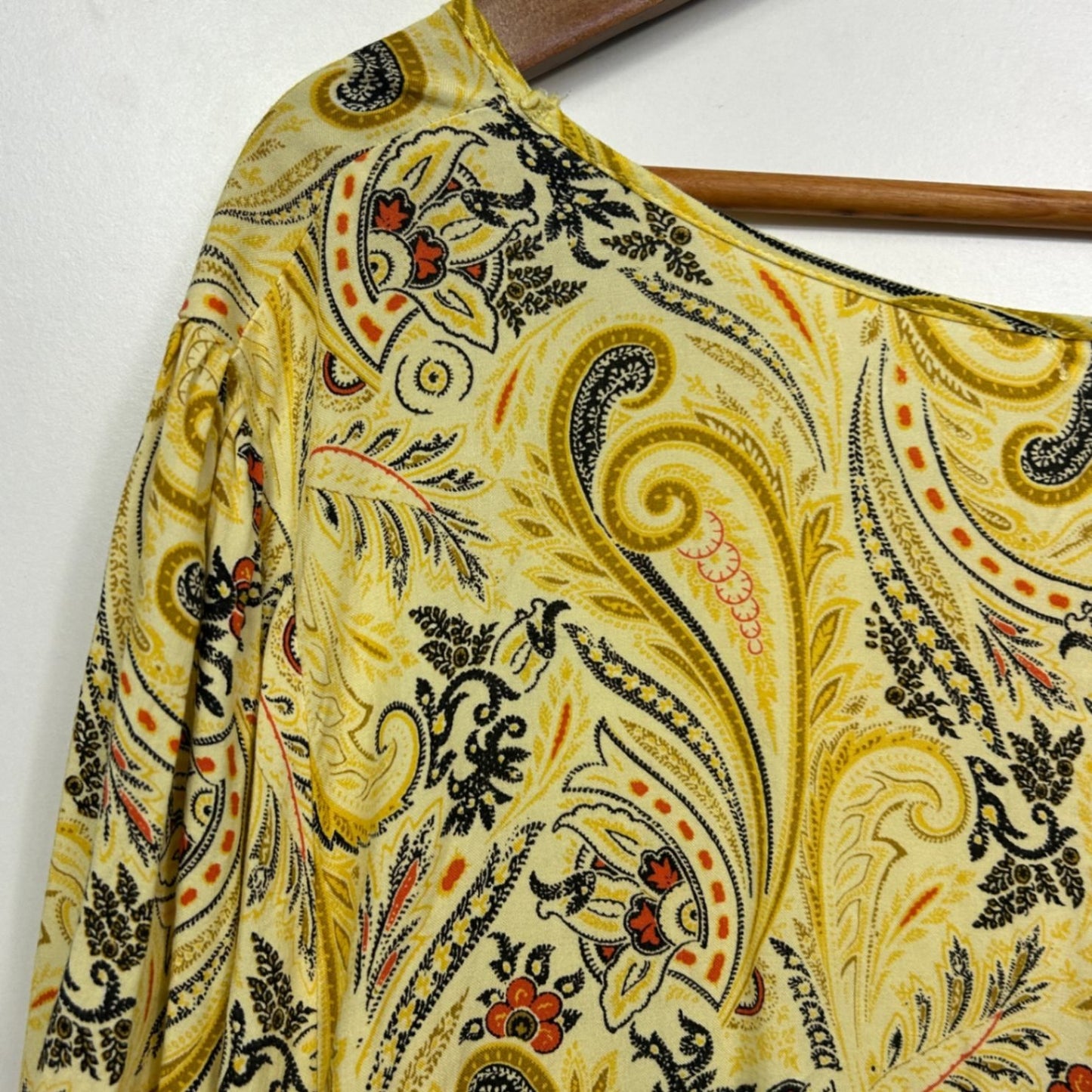 Retrology Blouse Top Size 24 26 Yellow Floral Boho Paisley Print Front Tie Rayon