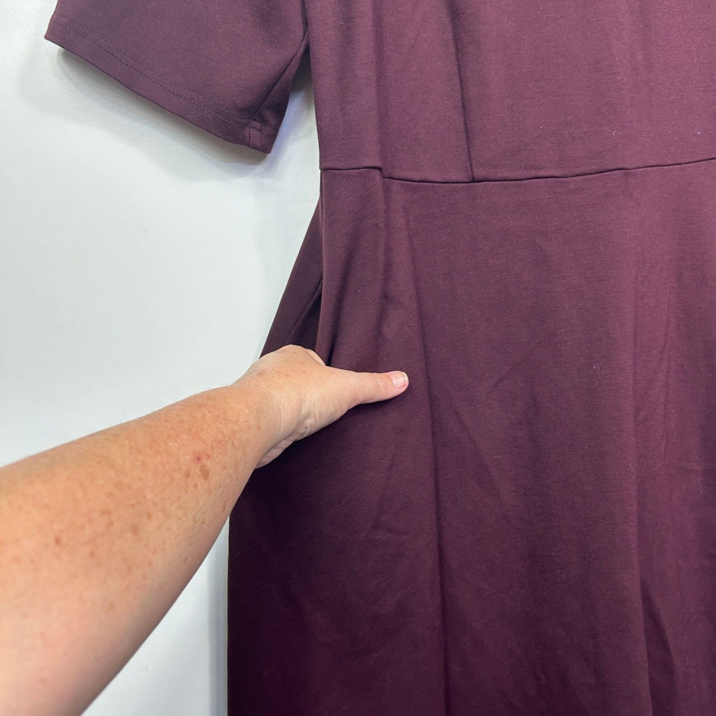 City Chic Midi Dress Size 22 Plus XL Burgundy Short Sleeve Pockets Thick