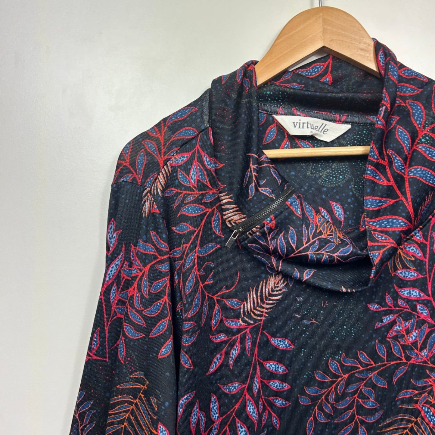Virtuelle Tunic Top Size 22 24 Long Sleeve Black Floral Cowl Neck