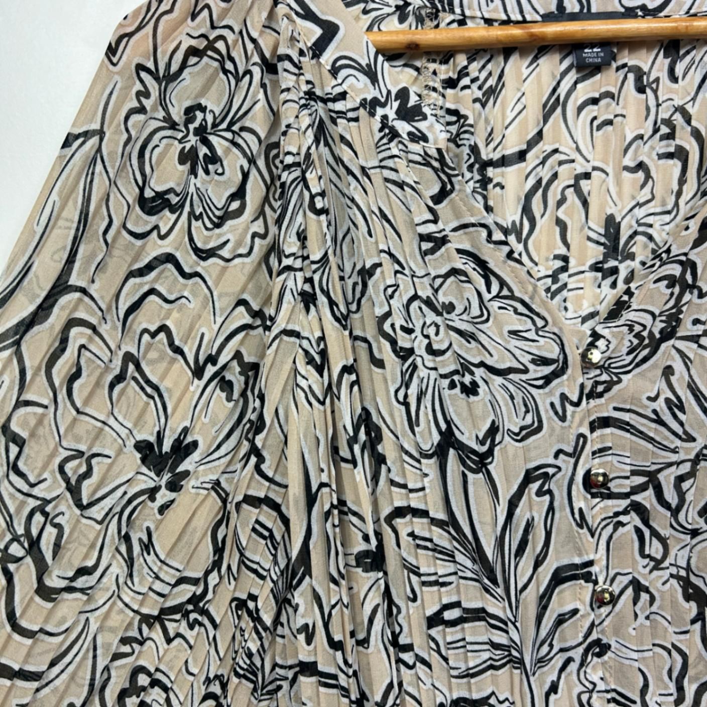 Autograph Blouse Top Size 22 Biege Black Floral Pleated Long Sleeve