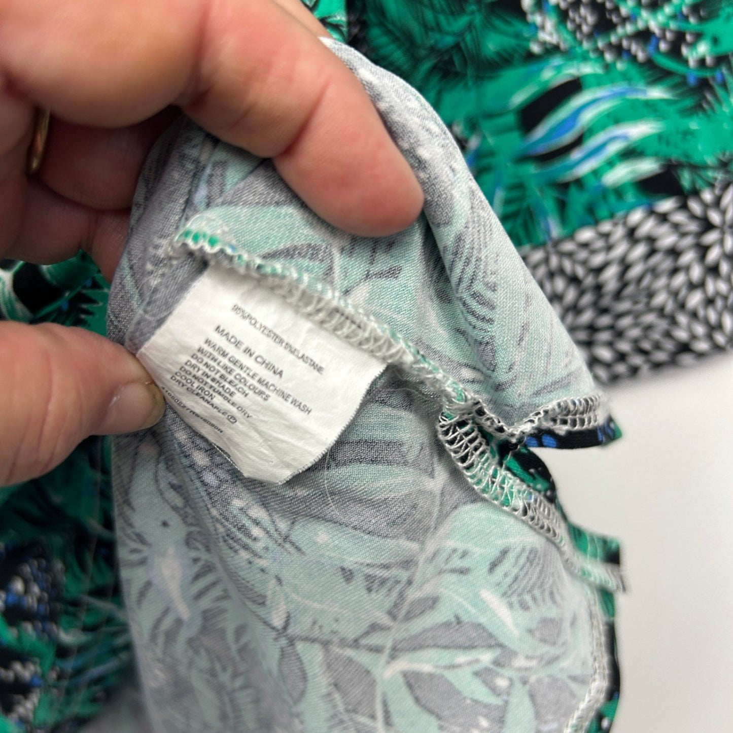 Regatta Top Size 14 Green Long Sleeve Floral Leaf Print