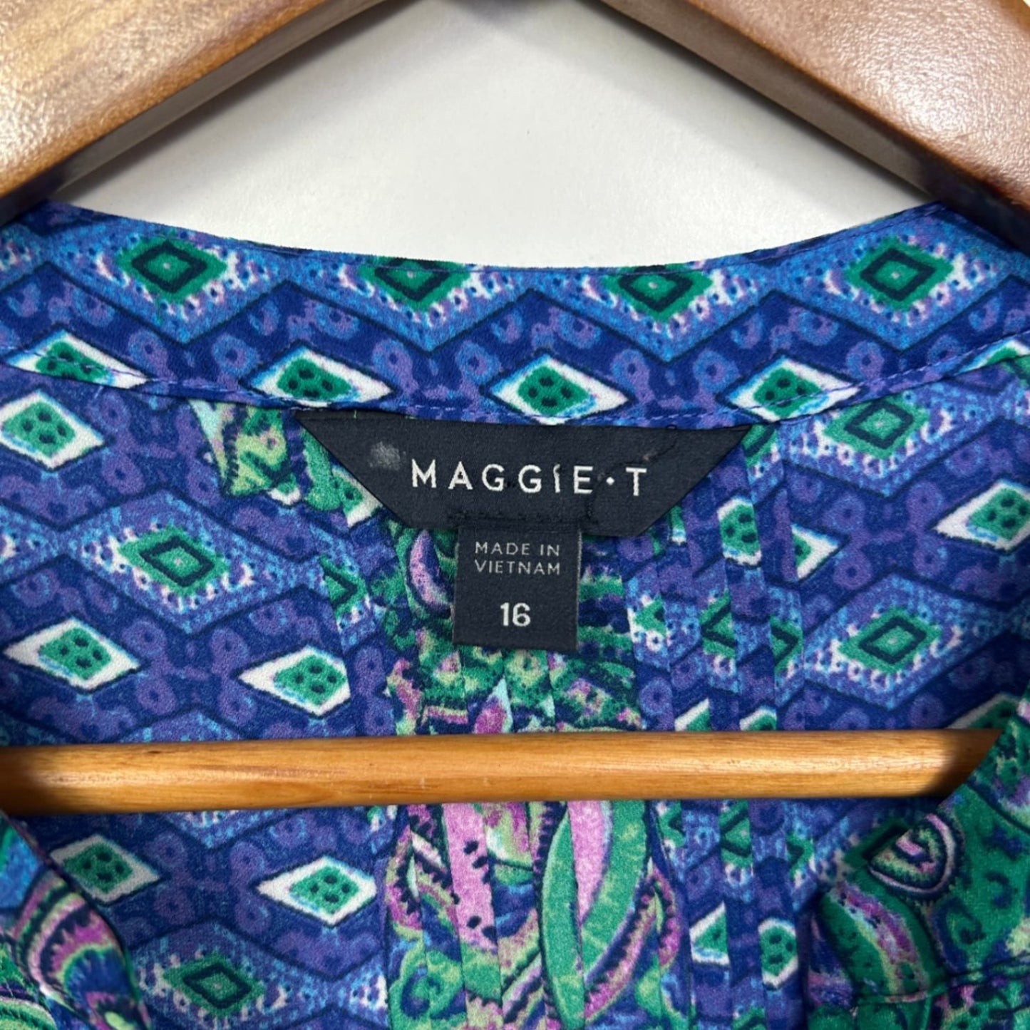 Maggie T Blouse Top Size 16 Blue Long Sleeve Paisley Print Pleated Polyester