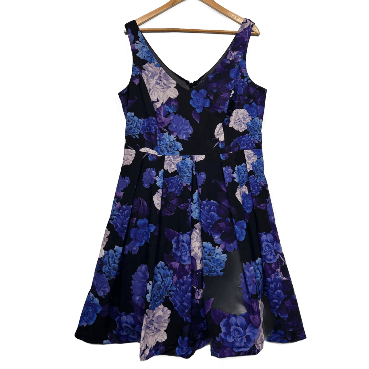 City Chic Fit & Flare Dress Size 16 Sleeveless Purple Black Floral Cocktail