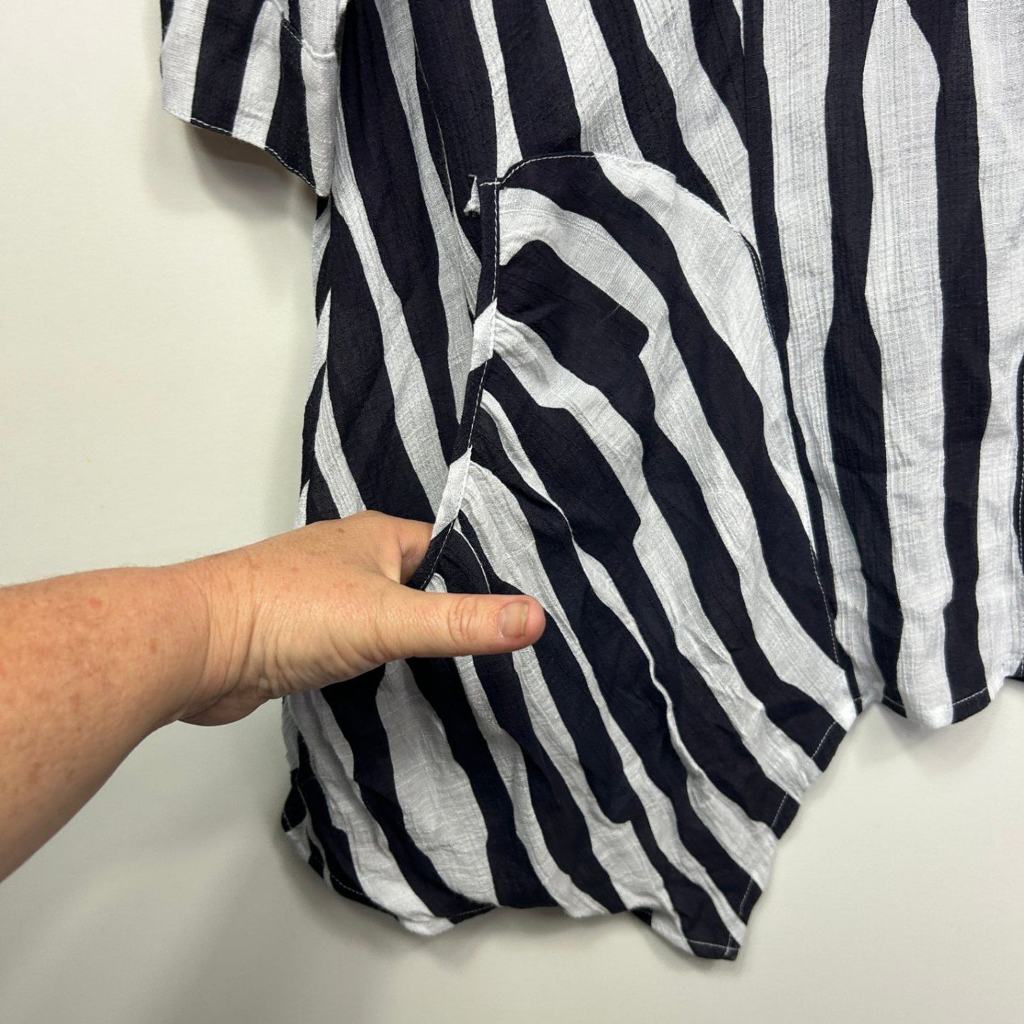Virtuelle Black White Long Sleeve Striped Shirt Blouse Top Size 20 Pockets