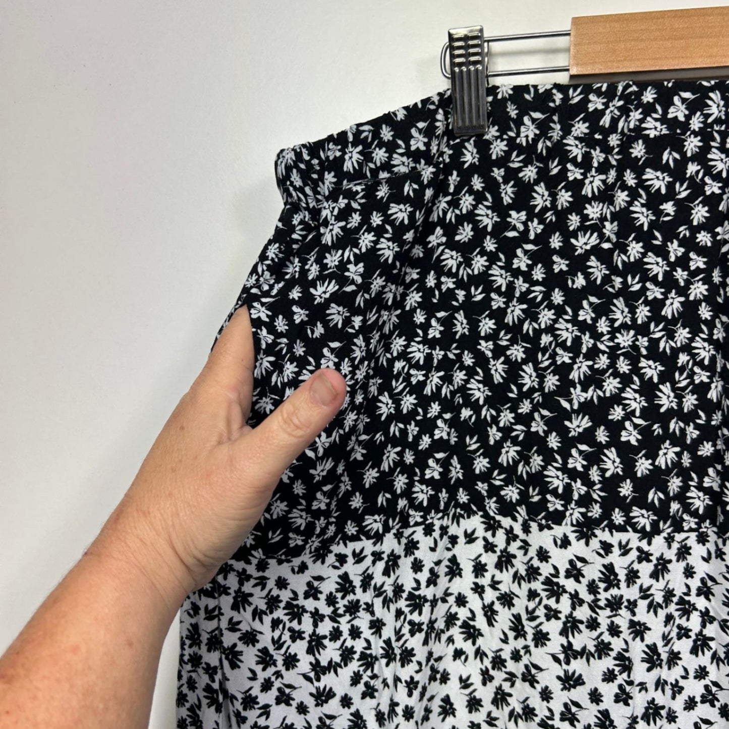 Millers Black White Viscose Pockets Floral Maxi Skirt Size 18 2XL