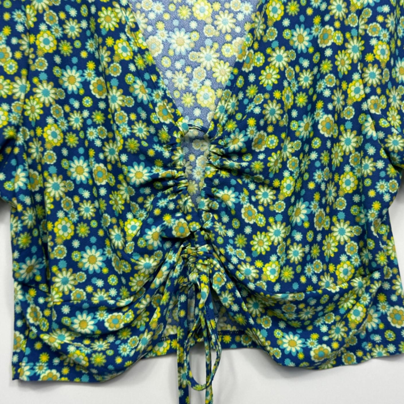 Wednesdays Girl Green Floral V Neck Crop Ruched Cut Out Top Size 20