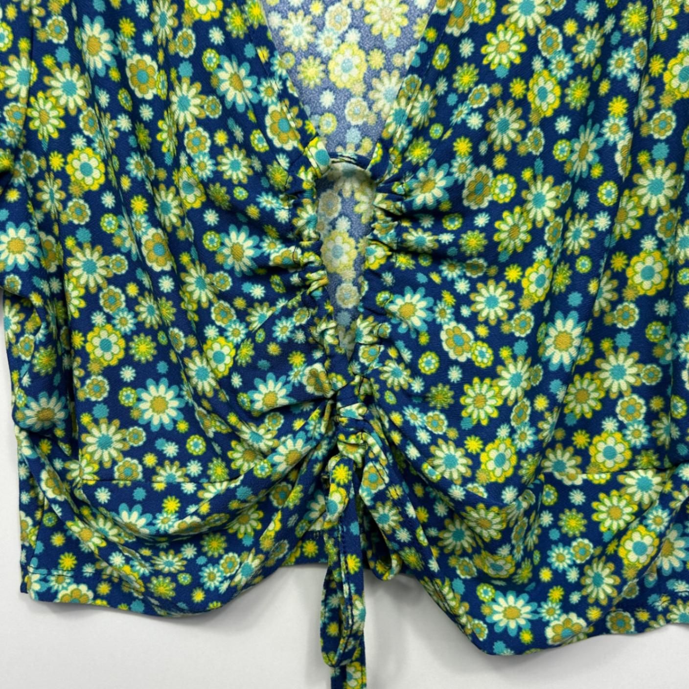 Wednesdays Girl Green Floral V Neck Crop Ruched Cut Out Top Size 20