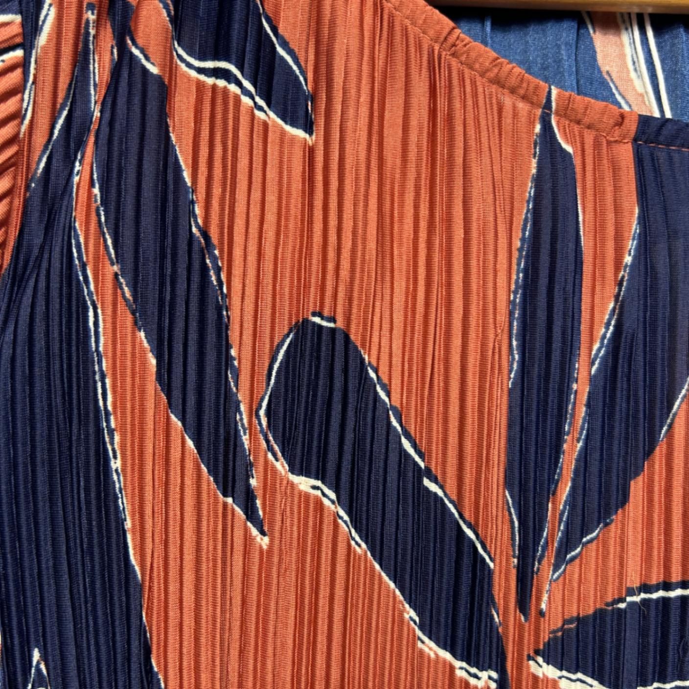 New Suzanne Grae Top Blouse Rust Navy Floral Pleated Size 16