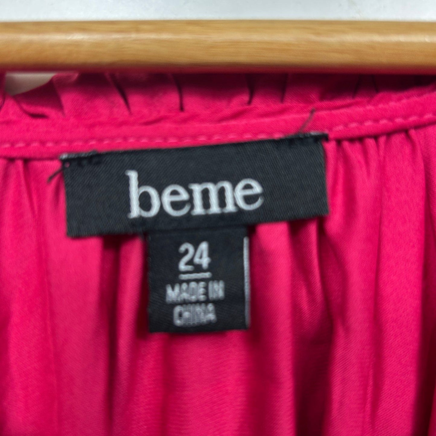 Beme Pink Top Size 24 Billow Long Sleeve Ruffle Neck